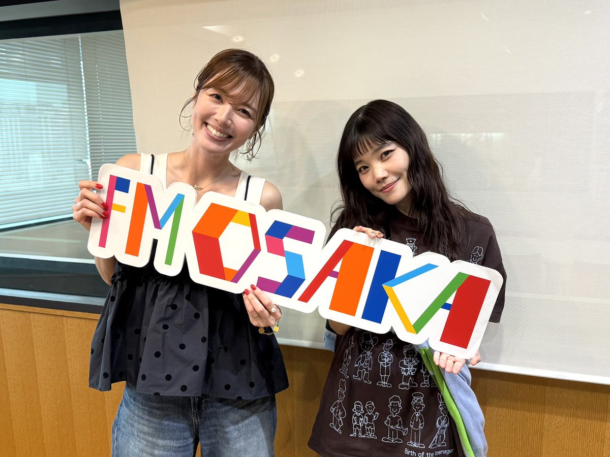 #CENT さんに
お越しいただきました💐
多趣味のチッチさん📸

今月の #FM大阪 パワープレイ
「ラブシンドローム」も収録された
ミニアルバム『#らぶあるばむ』発売中💿❤️

ツアー、大阪は
2/6(金)梅田CLUB QUATTROです✨

🔗centplanet.jp
🎧radiko.jp/share/?t=20250…

#インテンス851