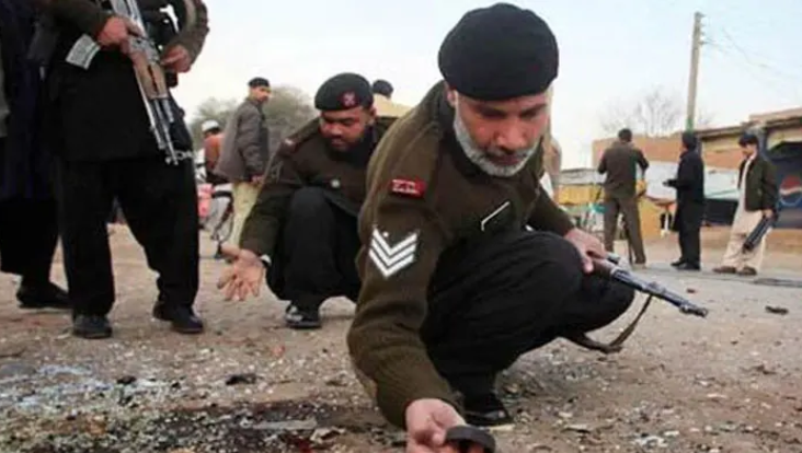 AbbTakk's tweet photo. Three FC personnel embrace martyrdom in terrorists attack on FC fort in Hangu
#Martyrs #FC #HanguAttack #Terrorism #PakistanSecurity #BraveSoldiers #RestInPeace #CounterTerrorism #SecurityForces #Pakistan
Read Complete Article
https://t.co/Q7wIOnrj4E
Join Our WhatsApp Channel : https://t.co/8aPZO4TFMM