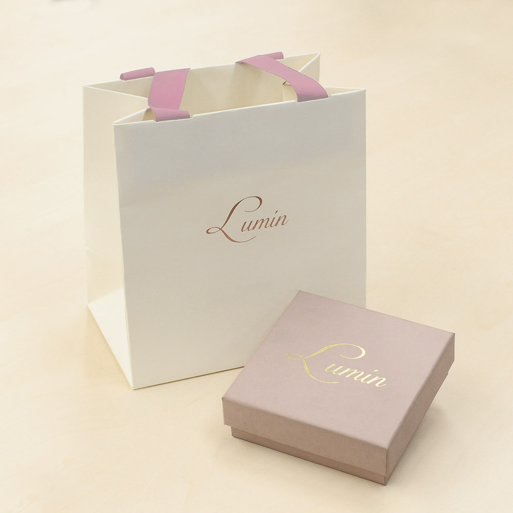 Lumin_tokyo's tweet photo. 【ルーミンの良いところ④】
大切な人に“おしゃれ＋健康”を贈る🎁
磁気ネックレスとは思えないデザインで、毎日身に着けたくなる一本。
誕生日や記念日のギフトにもぴったりです✨
👉 https://t.co/URqg2l3ZJc
#ルーミン #磁気ネックレス #ギフトにおすすめ #プレゼント選び https://t.co/Bk3MrCEKQP