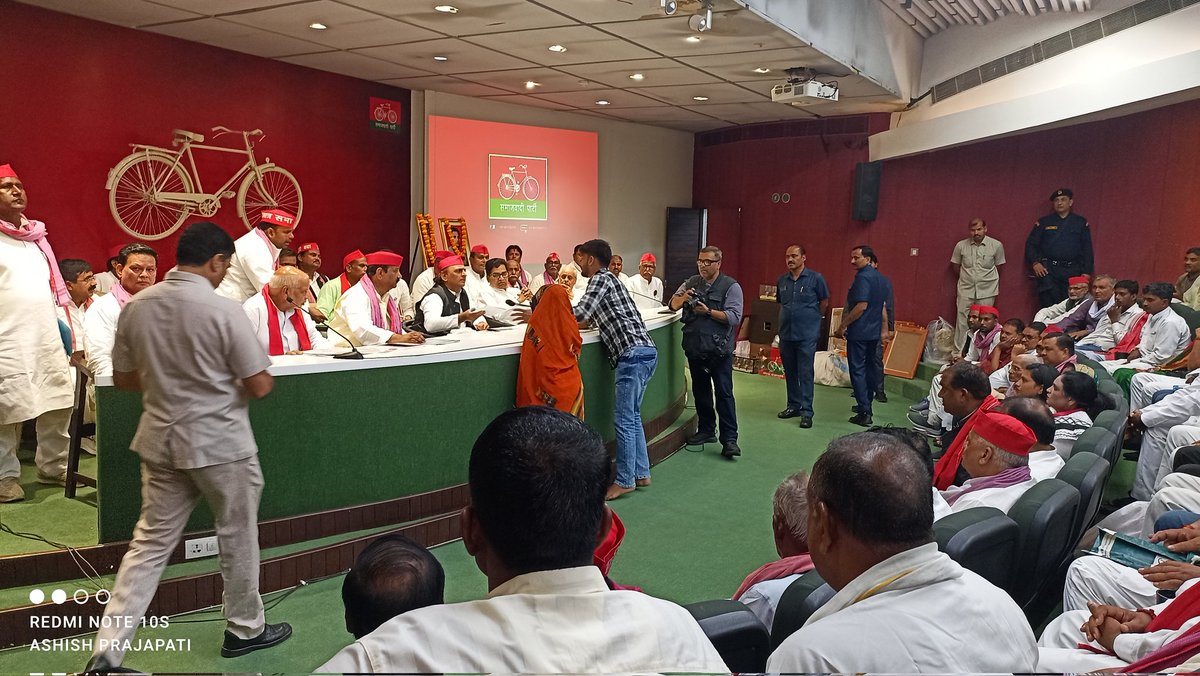 Vishal JyotiDev Agarwal 🇮🇳 (@jyotidevspeaks) on Twitter photo शुभ सूचना : नितिन प्रजापति जी की मुलाक़ात आ. अखिलेश यादव जी से हो गयी है!
आशा करते हैं कि अब अम्मा के सारे कष्ट दूर हो जायेंगे!
अखिलेश यादव जिंदाबाद ❤️💚
<a href="/Prajapat204/">Nitin Prajapati</a> शुभ सूचना : नितिन प्रजापति जी की मुलाक़ात आ. अखिलेश यादव जी से हो गयी है!
आशा करते हैं कि अब अम्मा के सारे कष्ट दूर हो जायेंगे!
अखिलेश यादव जिंदाबाद ❤️💚
<a href="/Prajapat204/">Nitin Prajapati</a>