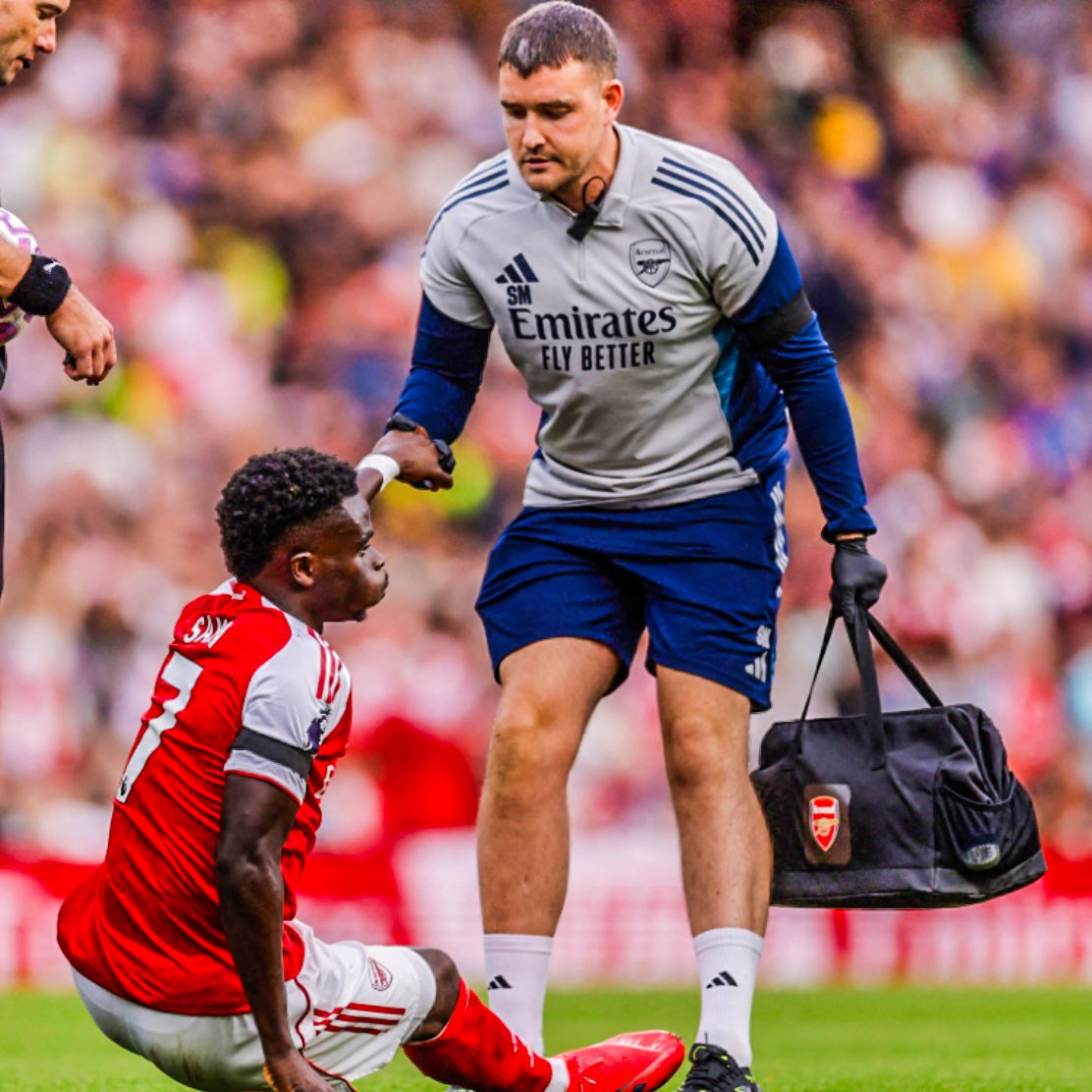 eurofootcom's tweet photo. 🚨🏴󠁧󠁢󠁥󠁮󠁧󠁿 𝐁𝐑𝐄𝐀𝐊𝐈𝐍𝐆 | Bukayo Saka (23) expected to be out of action for 3-4 weeks with a hamstring injury, reports @SamiMokbel_BBC. ❌ https://t.co/m3vvCeWLIv