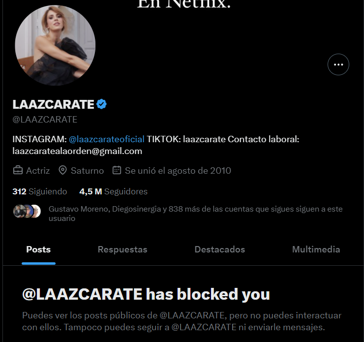 Matador000's tweet photo. Para esta bloqueada, que me golpea el corazón nada mejor que un poema.

Vuelo secreto
"Una avioneta surcaba el cielo,
llena de polvo blanco y ligero,
la actriz gritaba: “¡qué buen vuelo!”,
¡y salió maquillado hasta el piloto entero!"