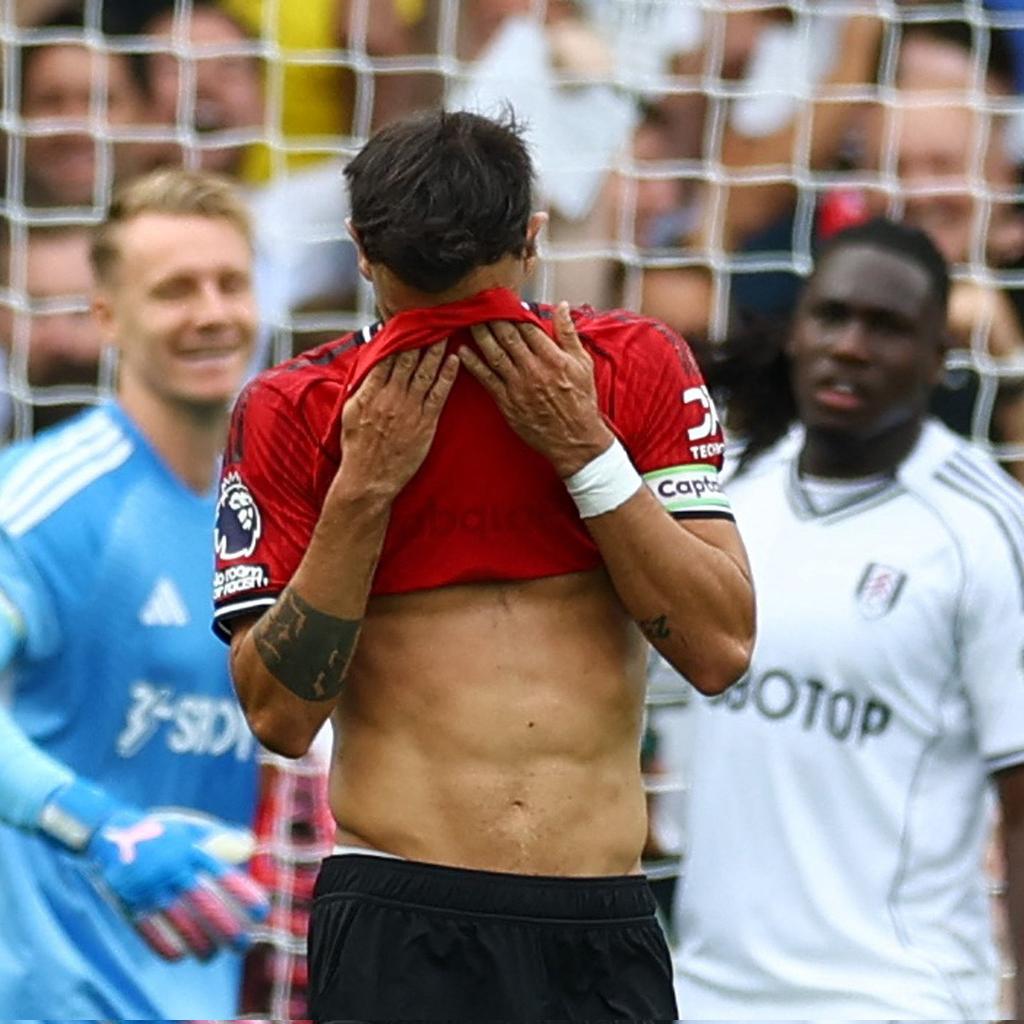 KhanShohugh's tweet photo. Bruno Fernandez- 9m
GW1- 2pts
GW2- 2pts 
Absolute waste of money. Next match with a promoted team. Maybe he will give some points or not. But this Bruno hype has created by some FPL pundits. And I'm the suffer of this hype. 😔😔 https://t.co/oPsIAbhKvK