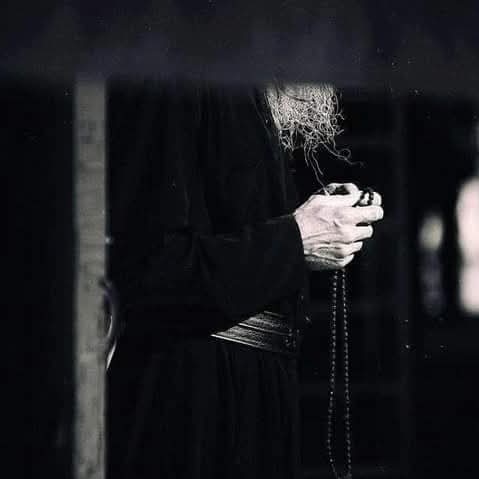 On voit mieux son moi quand on se reflète dans les yeux d’autrui. Dieu offre à chaque homme le charisme qui lui est nécessaire pour qu’il s’aide lui-même, et c’est à lui d’en tirer parti ou non. 

- Saint Païsios l'Athonite