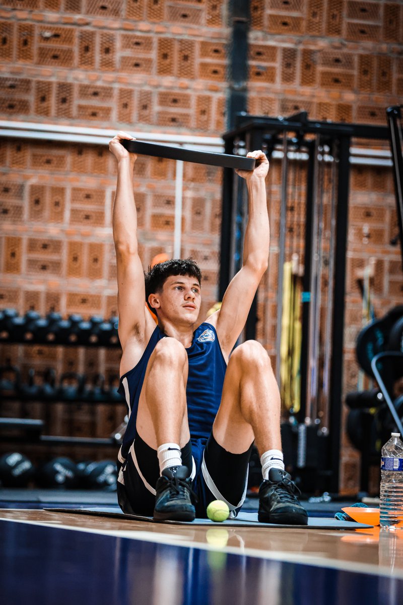 Notre équipe du @BCMBasket au travail salle Merlen à #Gravelines dans son fief !