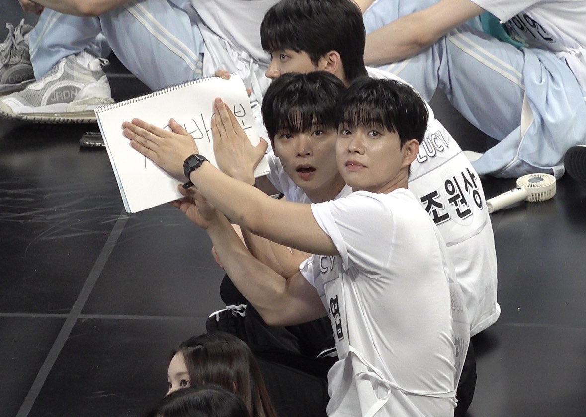 meany201's tweet photo. 가위바위보 -> 바 보 https://t.co/uCBI2ujWx1