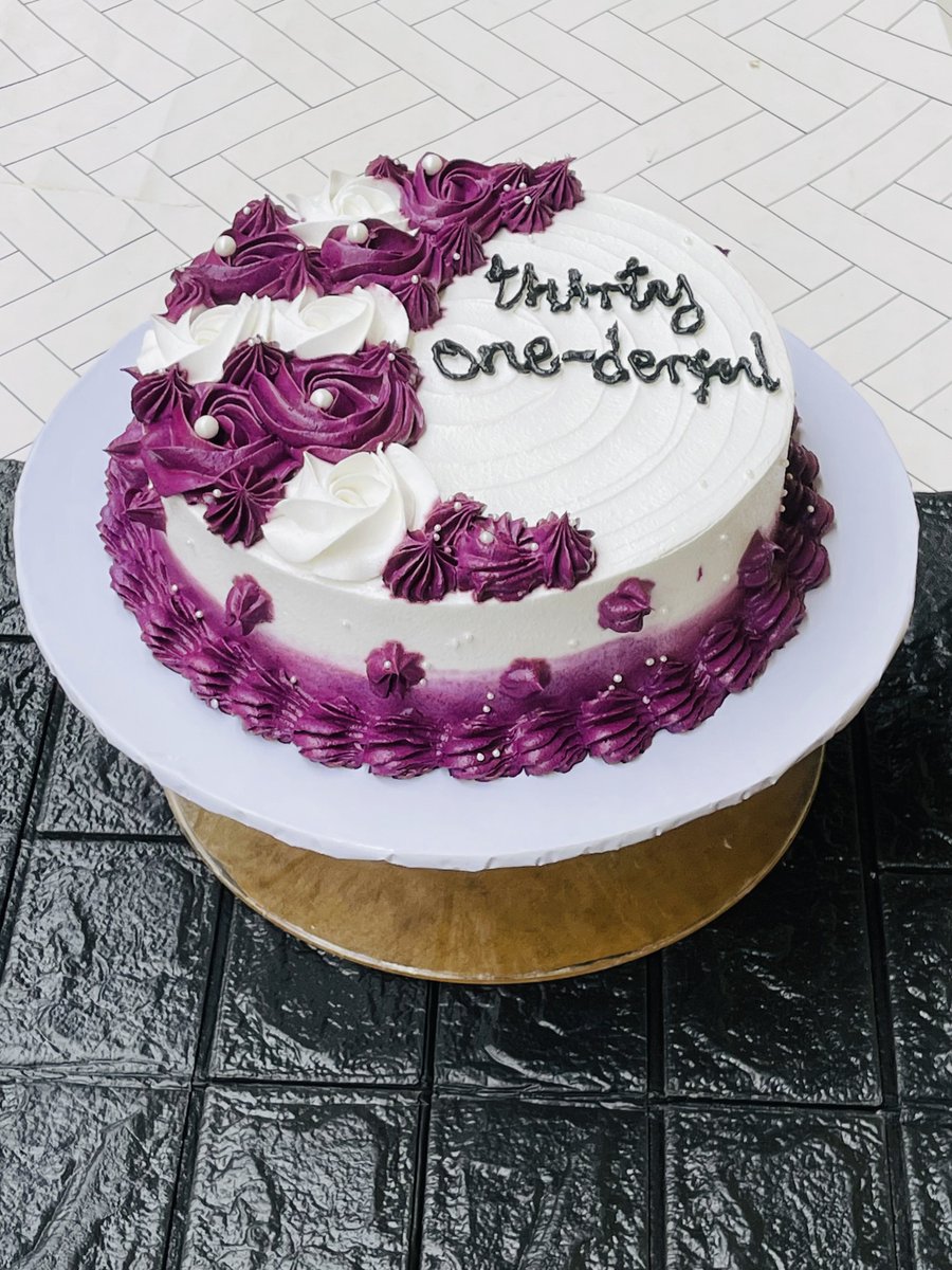 cakesbyjade__'s tweet photo. Starting this week with this beauty!!!🤍💜

Cake Desc:
Size: 8”1layer
Frosting: Whipped Cream 
Price: N26,500

Need cakes in Abuja? Let’s be a part of your celebrations this week. 

For bookings/enquiries: send a DM or use link in our bio. https://t.co/YQ4hHPMKjT