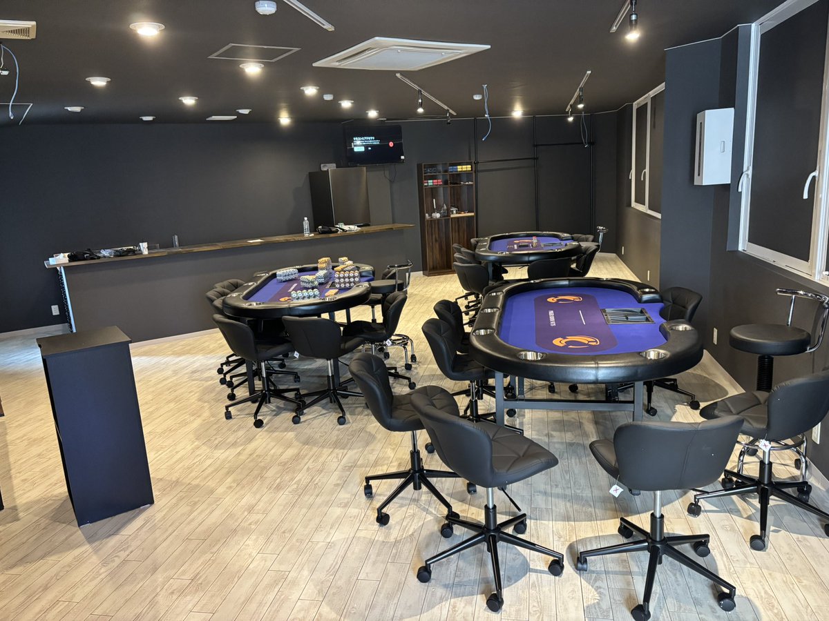 poker_room_nuts's tweet photo. 伊勢市初のポーカールームです。10月プレオープン、11月グランドオープンします
。#三重県 #ポーカー #伊勢市 #駅徒歩3分 https://t.co/BEqcsOlEWn