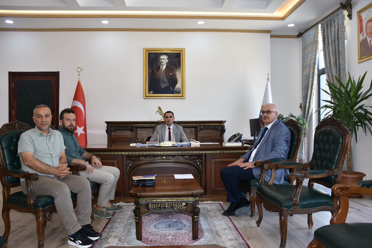 Diyarbakır Çevre,Şehircilik ve İklim Değişikliği İl Müdürü Sayın Ufuk Nurullah BİLGİN ve beraberindekiler Kaymakamımız Sayın Mevlana KÜRKCÜ’yü makamında ziyaret ettiler.