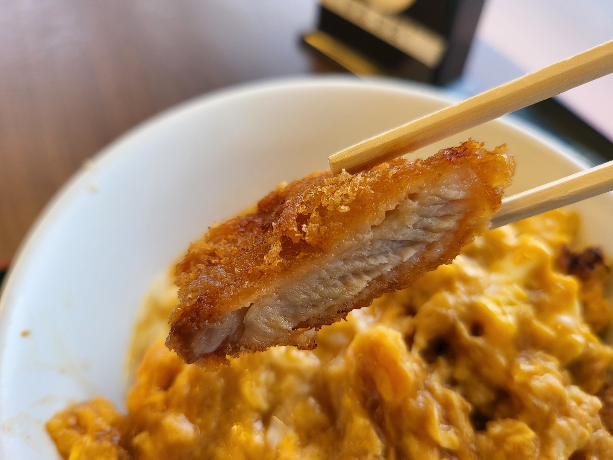カツ丼出品 LUMIX日記]さぼてんのカツ丼 SIGMA Contemporary 45mm F2.8 DG
