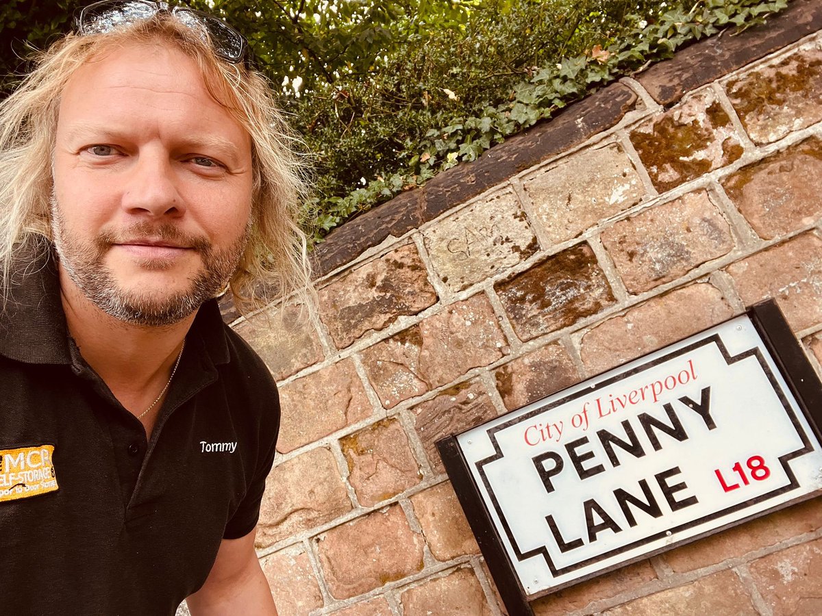 MCRselfstorage's tweet image. “Penny Lane is in my ears and in my eyes” 🎶👀
Here’s the gaffa, hard at work in Penny Lane today 😎

#OrganisedHome #DeclutterYourSpace #StorageTips #ExtraStorage #TidyHome #SpaceSaver #ClutterFree #LiverpoolLife #LiverpoolStorage #LiverpoolHomes #LiverpoolLiving #Liverpool