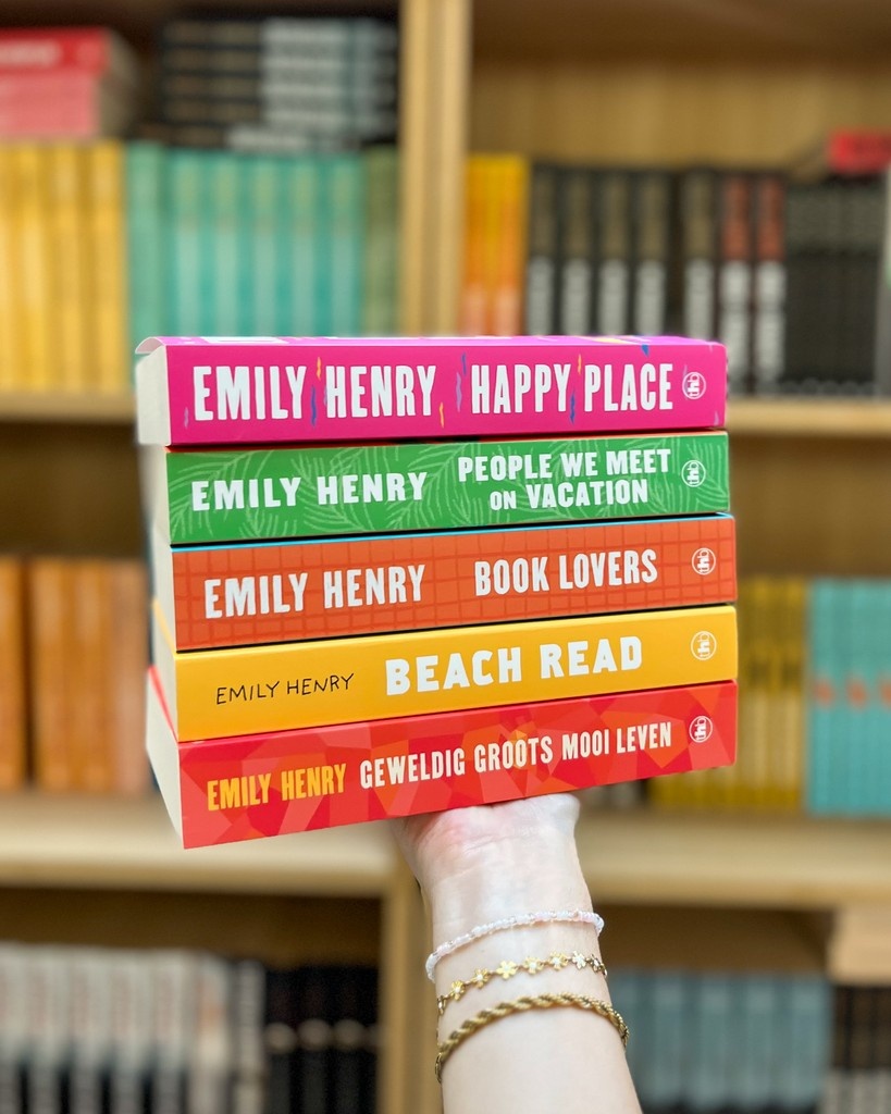 Inmiddels zijn er maar liefst 5 boeken van Emily Henry verschenen bij The House of Books! De vraag der vragen is natuurlijk: welke is jouw favoriet? 📚️❤️
thehouseofbooks.com/auteur/407/emi…
