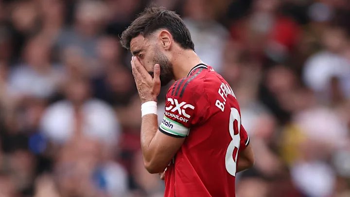 Manutd_addicts's tweet image. 🚨🚨🚨

Eric Cantona blasts Bruno Fernandes:

Cunha paints football with beauty. Bruno turns it into chaos. He cannot glide past people, he cannot dribble with the ball, and the press swallows him. Bruno is very big problem for Manchester United , he should leave.

#MUFC