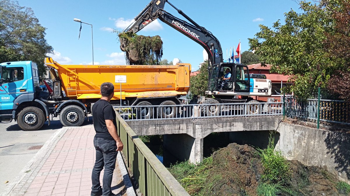 Beykoz İlçesi, Çubuklu deresi periyodik dere temizlik çalışmaları idare imkanlarıyla devam etmektedir.