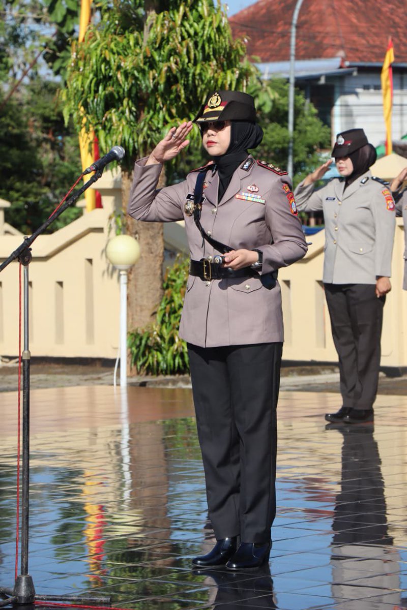 PolwanGK's tweet photo. Polwan Polres Gunungkidul dipimpin oleh Kapolres Gunungkidul AKBP Miharni Hanapi, S.I.K., M.M melaksanakan kegiatan Ziarah Rombongan di TMP Bhakti Pertiwi dalam rangka HUT Polwan RI ke 77 https://t.co/VE7EDhiBdO