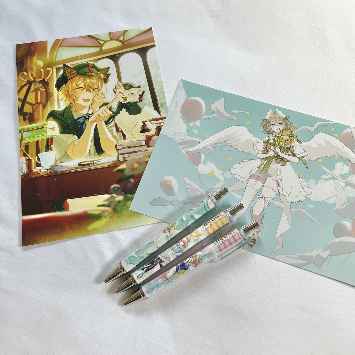 🪽#ねおんぴウェブポン
【A賞】直筆サイン入りブロマイド
【B賞】ボールペン
部屋に飾るのも良し、何処かに挟むも良しなブロマイド。一本あったら絶対に良いボールペンをご用意いたしました！ボールペンは今回絶対に入れたかったグッズです🐈🐾

■販売ページ
webpon.net/shop/NONP/plan…