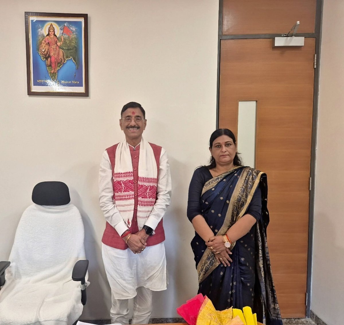 Usha Dubey Bjp Buxar (Modi ka Parivar) (@ushadubey031) on Twitter photo माननीय केंद्रीय राज्यमंत्री अभिभावक श्री संजय सेठ जी आपको जन्मदिन की हार्दिक बधाई एवं शुभकामनाएं।💐
ईश्वर से आपके उत्तम स्वास्थ्य, दीर्घायु और मंगलमय जीवन की प्रार्थना करती हूं।
#happybirthday
#Sanjayseth <a href="/MpSanjayseth/">Sanjay Seth</a>
<a href="/TawdeVinod/">Vinod Tawde</a> <a href="/dprakashbjp/">Deepak Prakash</a> <a href="/mangalpandeybjp/">Mangal Pandey</a> <a href="/DilipJaiswalBJP/">Dr Dilip Jaiswal 🇮🇳</a> माननीय केंद्रीय राज्यमंत्री अभिभावक श्री संजय सेठ जी आपको जन्मदिन की हार्दिक बधाई एवं शुभकामनाएं।💐
ईश्वर से आपके उत्तम स्वास्थ्य, दीर्घायु और मंगलमय जीवन की प्रार्थना करती हूं।
#happybirthday
#Sanjayseth <a href="/MpSanjayseth/">Sanjay Seth</a>
<a href="/TawdeVinod/">Vinod Tawde</a> <a href="/dprakashbjp/">Deepak Prakash</a> <a href="/mangalpandeybjp/">Mangal Pandey</a> <a href="/DilipJaiswalBJP/">Dr Dilip Jaiswal 🇮🇳</a>