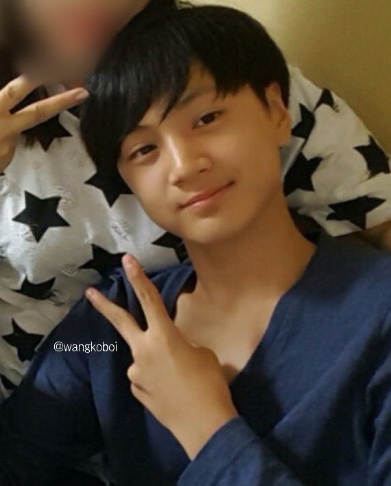 ห๊าาาาาพรีเดน้องเจย์มาจากไหนอีก ต่อให้มีแก้มก็หล่อตั่งแต่เด็กเลยจริงๆ อยู่ไทยนี่โดนทาบเข้าวงการละ 😂