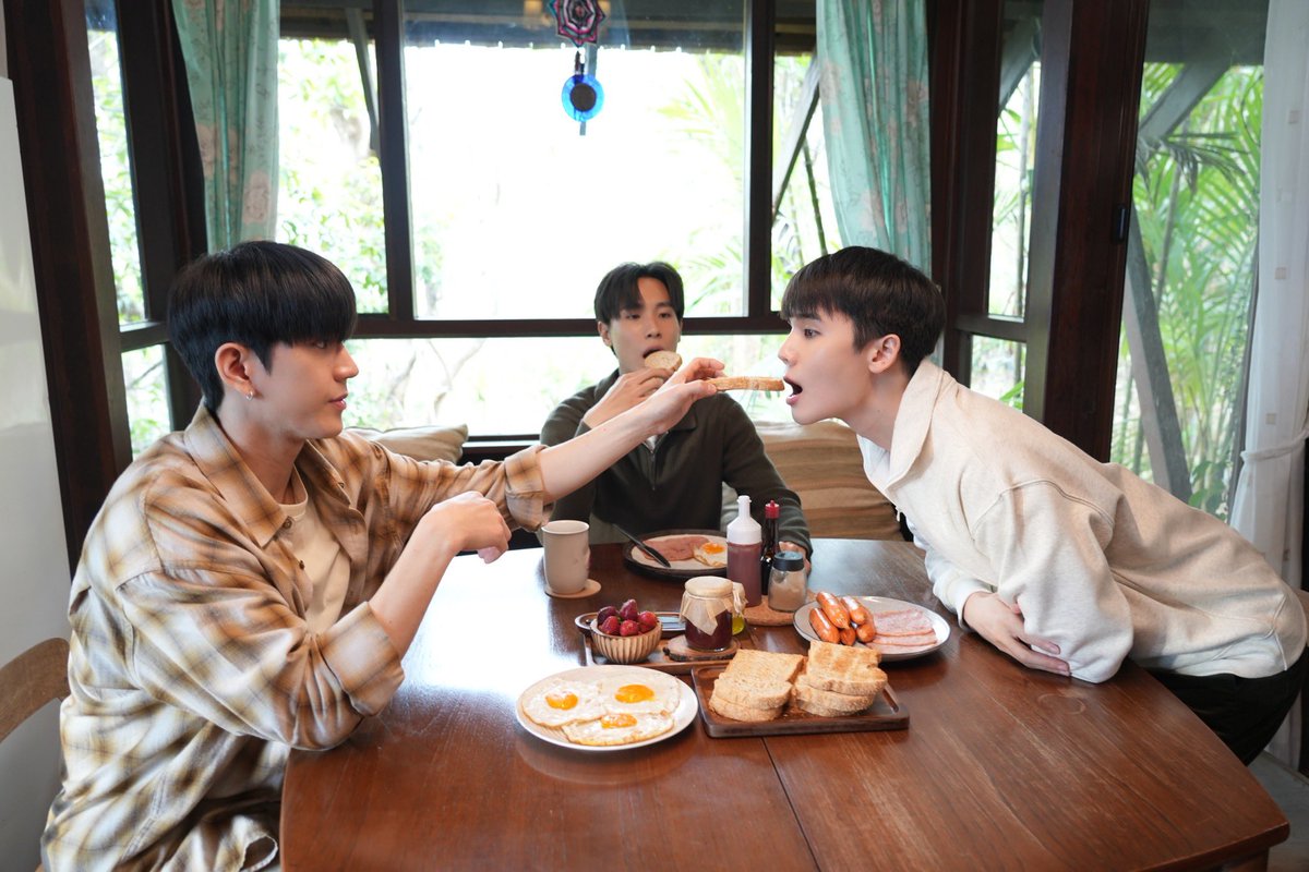 พักเที่ยงแล้วทานข้าวให้อร่อยนะครับ #MyMagicProphecyEP5