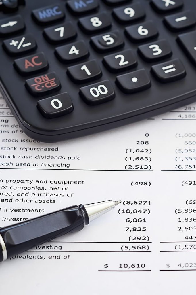 SAJ20000's tweet image. #صباح_الخير 

في حي قديم بالرياض، كان أبو فهد يملك بقالة مشهورة.

كل يوم يفتح بدري، يصف الرفوف، ويستقبل زباينه اللي يعرفهم واحد واحد.

آخر اليوم، الدرج مليان فلوس، لكنه يعرف إن المبلغ اللي في الدرج مو كله له.

لازم يطلع الإيجار، الرواتب، الفواتير، والبضاعة.

بعد ما يخصم كل…