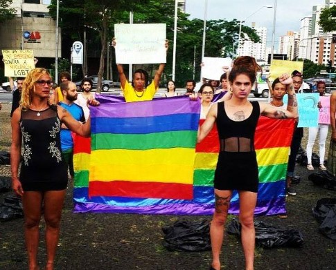 LGBTQedeeen's tweet image. الهوية مش حِمل نخاف منه، الهوية جناح نطير به بعيد عن قيود الكراهية
#FlyWithPride #حب