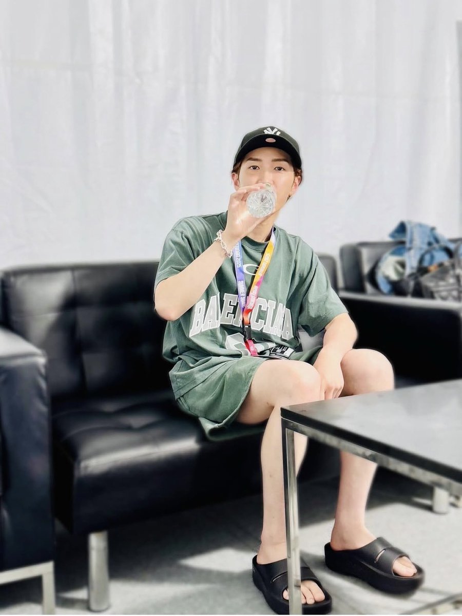  Man 渡辺翔太 バンコク タイトルつけてみた！ 渡辺翔太サマソニバンコクでもサンダル