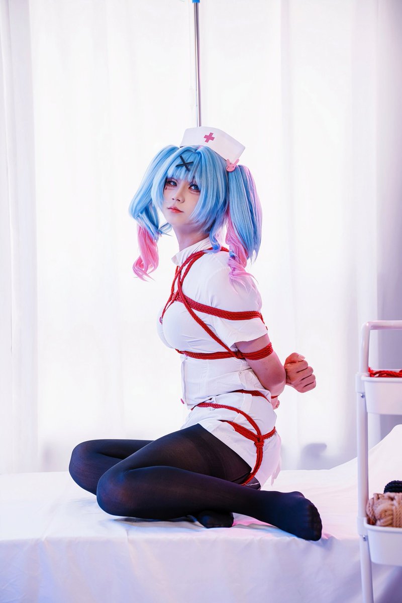 才想起来推特好久没法了的
摄影<a href="/YemomoChan/">叶沫沫的沫沫酱</a>
后期@mikaka01215
#兔子洞 #绳艺 #捆绑 #紧缚 #男娘coser