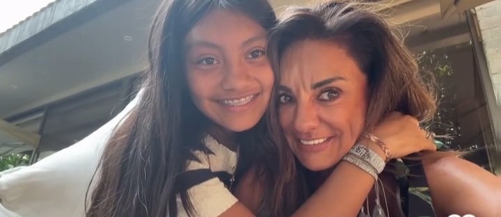 Romis (@romiortiz2016) on Twitter photo la señora se burló del hijo de AMLO, llamándolo "chocoflan", no le veo lo caucásica a su hija. la señora se burló del hijo de AMLO, llamándolo "chocoflan", no le veo lo caucásica a su hija.