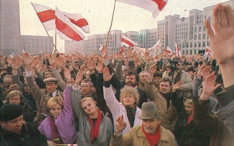 Беларусы мае дарагія, роўна 34 гады гады нашая Беларусь стала незалежнай, з чым вас і віншую!

Праўда 2 старых мудзілы спрабуюць зноў яе зрабіць часткай пад расеяй, але мы ім не дазволім