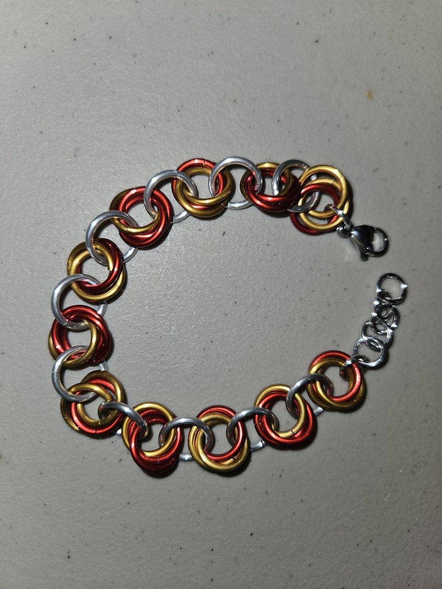 _Dragon_Wolf's tweet photo. Finished Bracelet commission!
-Sly
#jewelry #chainmail #bracelet https://t.co/Ho31YoYUyH