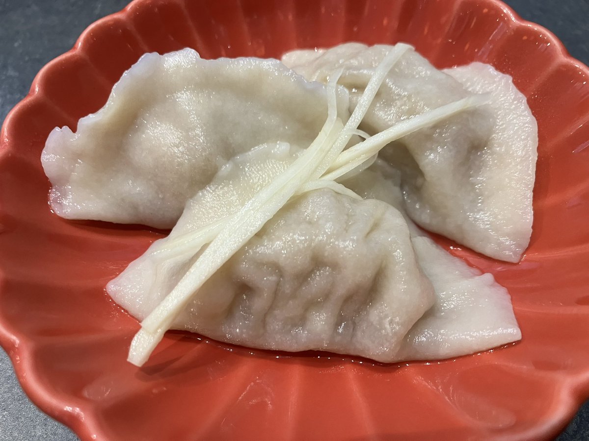 junspubforest's tweet photo. I’ve heard that in China dumplings are main dish, but there are various kinds of them, so I prefer them served on small plates as beer appetizers🍺🥟😋
#beer #appetizer #japanesefood https://t.co/kf4ETkp5Bs