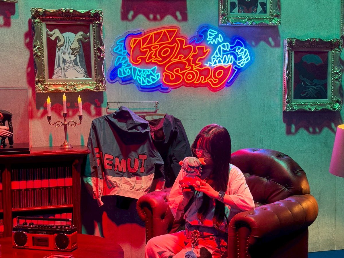 写真撮るの上手すぎスタッフお姉さん👏
11月も楽しみだし(行くのは確定)今回もめっちゃ最高だったし、蒼像にもまた行けたことが本当にめっちゃ嬉しかった。
いぶくんにまた会えるまで頑張るだけ
#EveArenaTour2025 #UnderBlue #蒼像