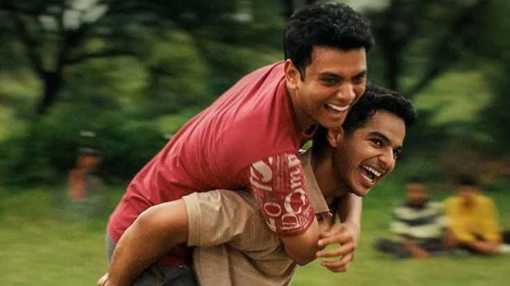 UrbanAsian's tweet image. .@ghaywan’s &apos;#Homebound&apos; starring @ishaan_khatter, @vishaljethwa06 and #JanhviKapoor closes the #IFFM2025 with a standing ovation @JanhviKUniverse urbanasian.com/featured/2025/…