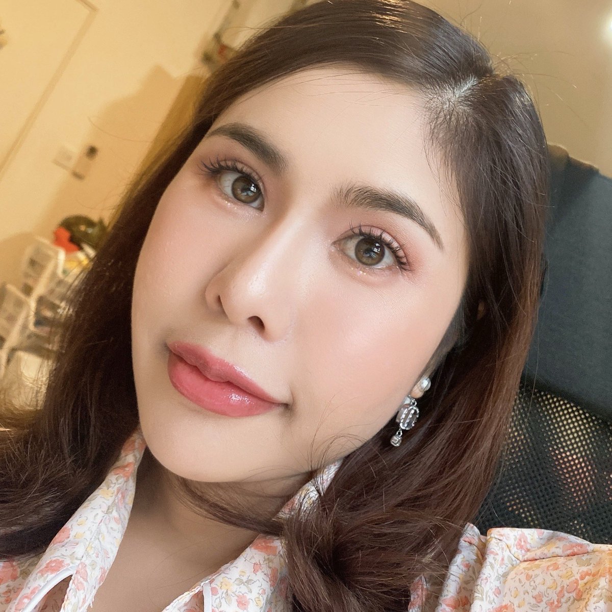 ทุกคนนน อยากจะกรี๊ด Oriental Princess Chinoiserie Charm คือสวยมากกกกกก ตลับคือโคตรจะปราณีตอ่ะ งานปักเอย ดีเทลเอย ทำถึงจริง

🩵🐰 Chinoiserie Charm Moonlit Elegance จะออกโทนชมพูหวานฉ่ำ มีเนื้อแมตต์กับชิมเมอร์มาให้ครบ ใครชอบความละมุนตุ้นคือต้องถูกใจแน่นอน 

❤️🐶 Chinoiserie Charm