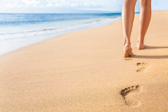 esmaa4048's tweet photo. Those who change directions take their footprints with them. Your traces can't remain fresh on old paths where you once stood.
#NotMYClick #Reflections https://t.co/nQ9INFSrY8