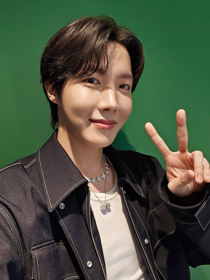 ㅤ
ㅤ
[𝗢𝗙𝗙𝗜𝗖𝗜𝗔𝗟 𝗔𝗡𝗡𝗢𝗨𝗡𝗖𝗘𝗠𝗘𝗡𝗧]

#CLOUD had a special collaboration with Dalila Jang for the 2nd single “We Don’t Talk Together”, which will be released on September 6, 2025! Let’s give Cloud all our love and support! 💜
ㅤ
ㅤ