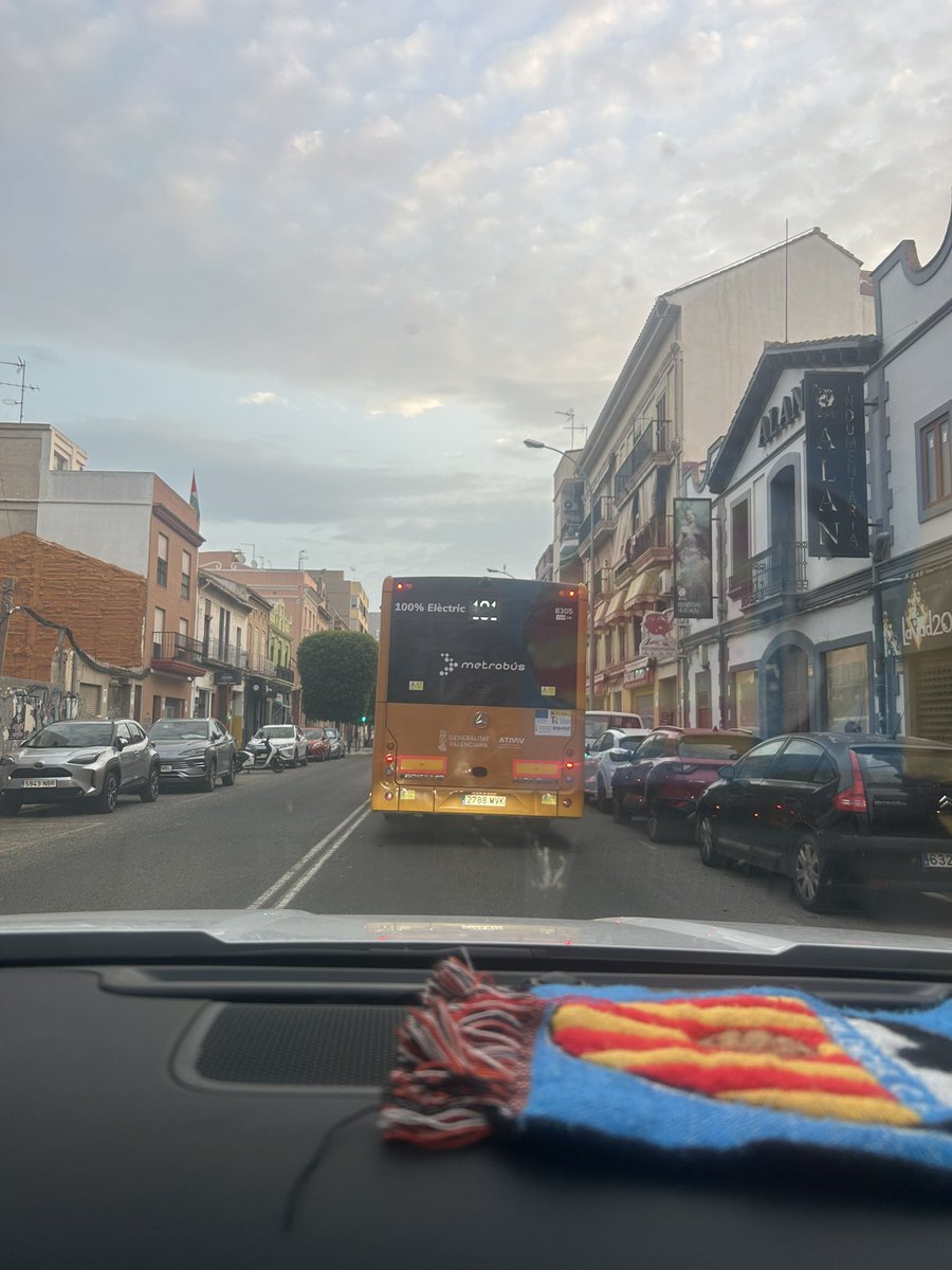 Buenos días, hoy toca trabajar de nuevo en mitad de las vacaciones, manías de autónomo, aun así, doy gracias por vivir de lo que me gusta y por ver toda la zona en la que resido recuperar una normalidad que nos fue arrebatada, no hace mucho, feliz lunes.