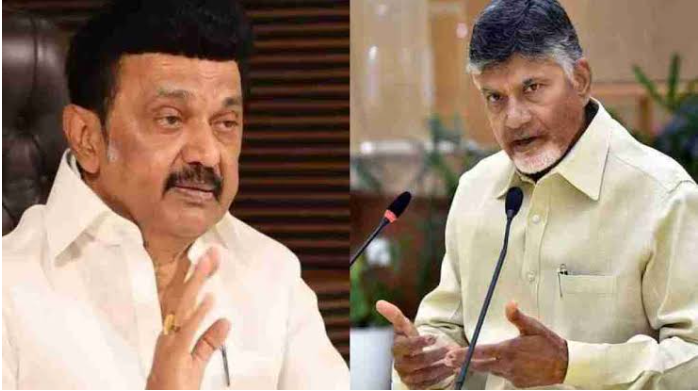 Tehelka's tweet photo. Stalin slams BJP’s ‘Tamil face’ move; Naidu dismisses INDIA bloc’s Telugu pitch as futile
Read the full story at : https://t.co/lW3CH9Lao6
#Stalin #ChandrababuNaidu #tamilnadupolitics #telugubrides #INDIABloc #NDA #BJPGovernment #indianpolitics #federalissues https://t.co/GV2dHBkFim