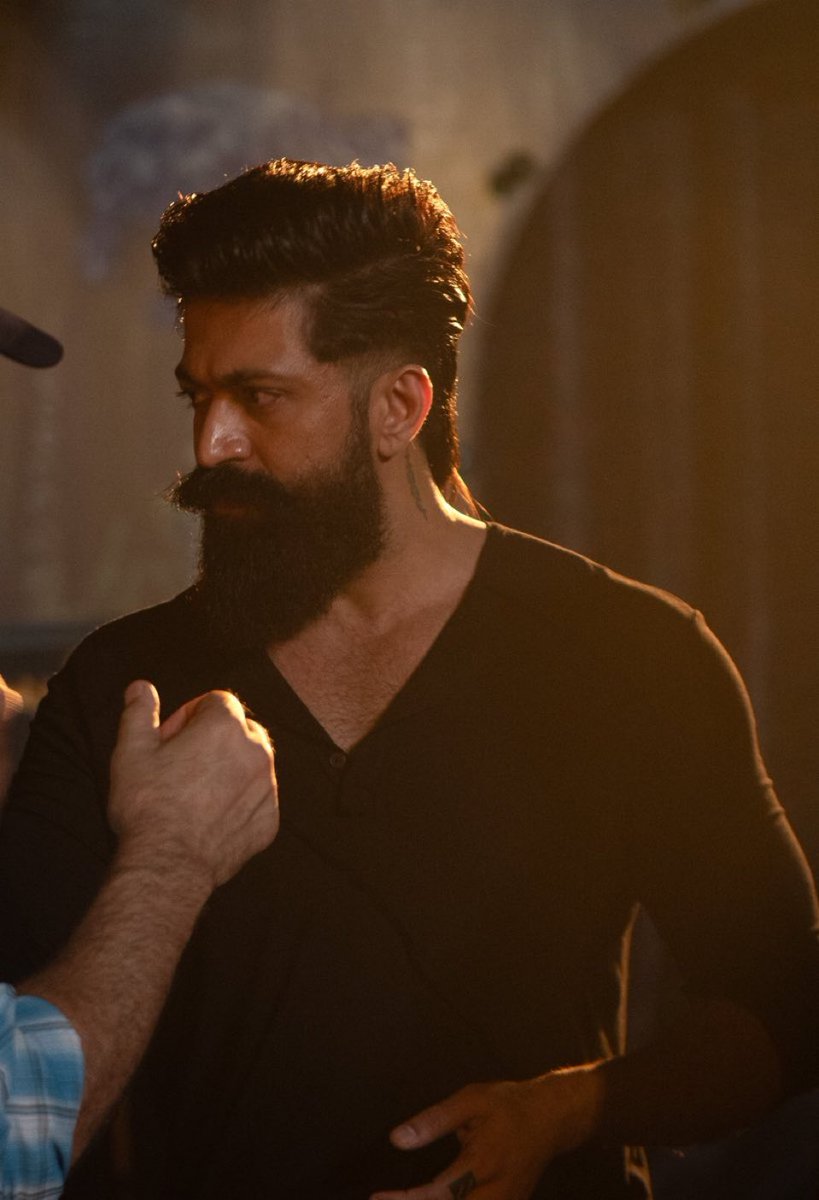 ShettyTrader's tweet image. Is there really anyone more handsome and dashing than him? 🤔🔥
#RockingStar #StyleIcon #Yash #ToxicTheMovie