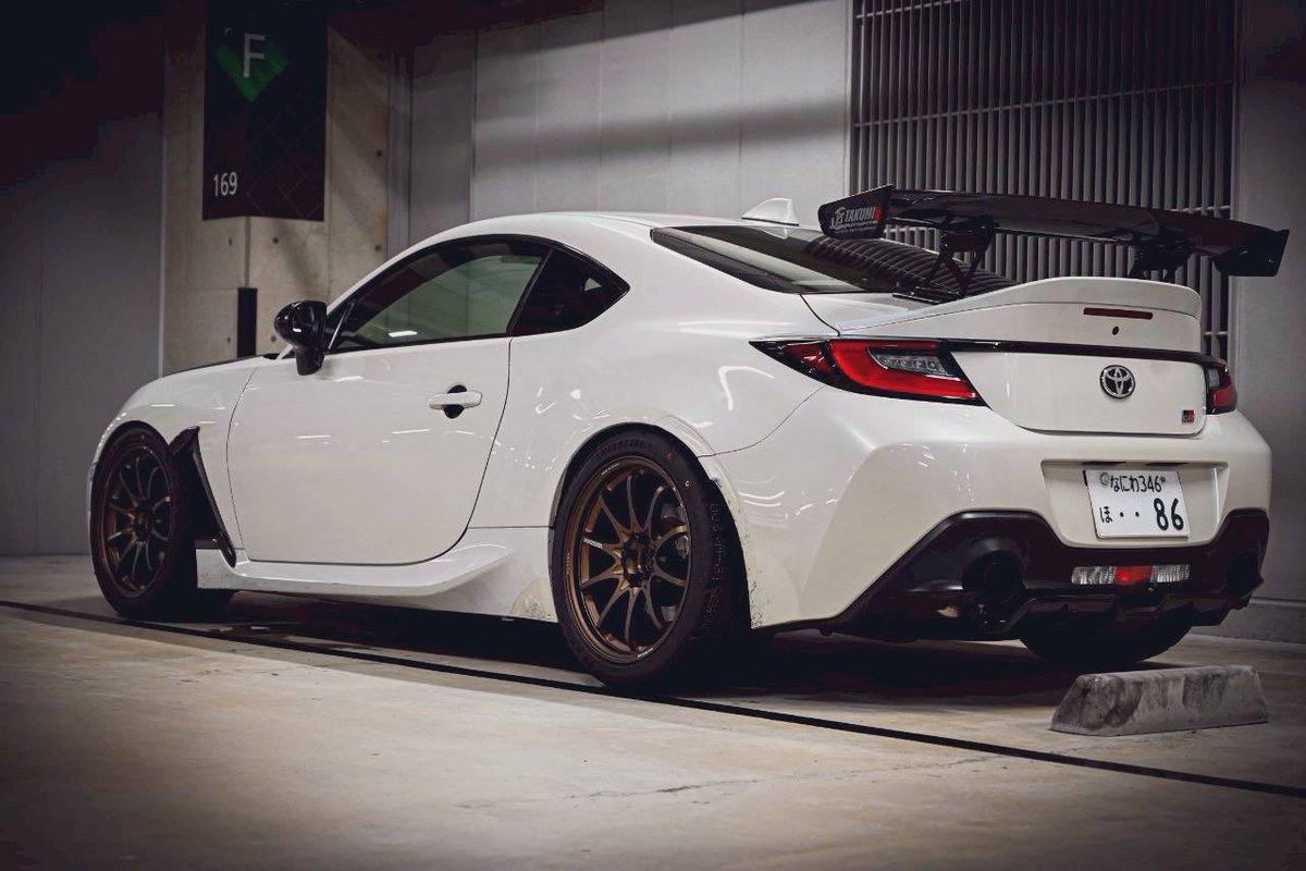 NEW wheel

RAYS VOLK RACING  CE28 N-plus
18×9.5J+43  5/100 【FACE3】
近藤エンジニアリング特注サイズ

SHIBATIRE R31  265/35R18 200R

個人的にかっこいいよりか渋いが勝つ👍