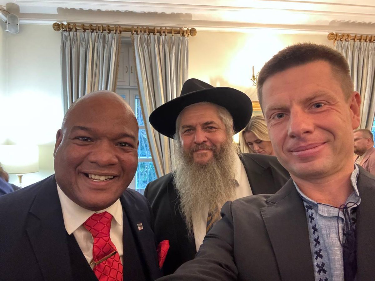 Oleksiy Goncharenko (@goncharenkoua) on Twitter photo Spoke with <a href="/pastormarkburns/">Pastor Mark Burns</a> during the Independence Day reception at the US Embassy.
He expressed sincere admiration for the Ukrainian people and assured that America will always stand with Ukraine.
I was also glad to meet with <a href="/RabbiUkraine/">Chief Rabbi Of Ukraine Moshe Azman</a> and thank him for everything he is Spoke with <a href="/pastormarkburns/">Pastor Mark Burns</a> during the Independence Day reception at the US Embassy.
He expressed sincere admiration for the Ukrainian people and assured that America will always stand with Ukraine.
I was also glad to meet with <a href="/RabbiUkraine/">Chief Rabbi Of Ukraine Moshe Azman</a> and thank him for everything he is