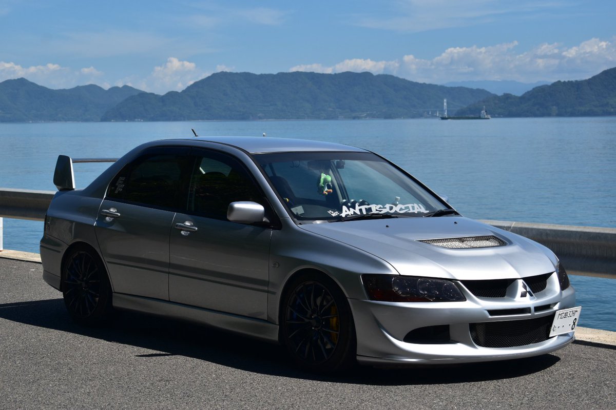 #格好良い三菱ランサーの画像を無言で貼る