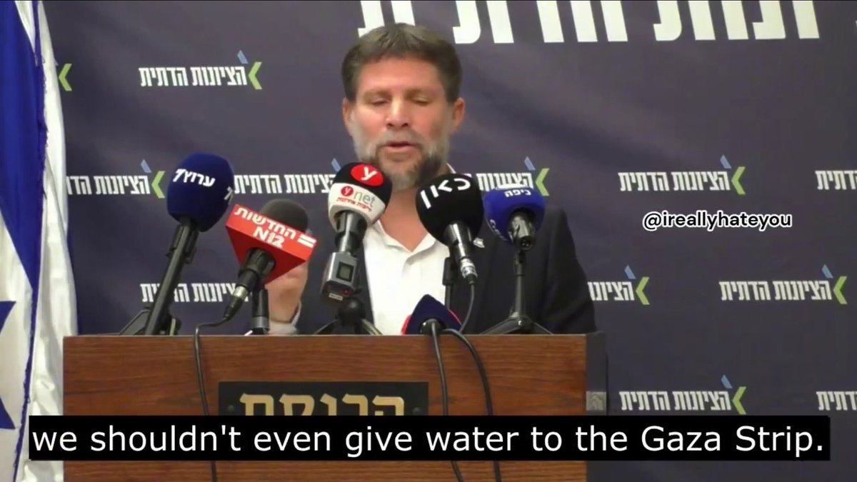 “… Men hørte I, hvad de råbte til demoen i går? En eller anden, gør noget. Kom nu, kan I ikke mærke min uærlige forargelse eller hvad?!”