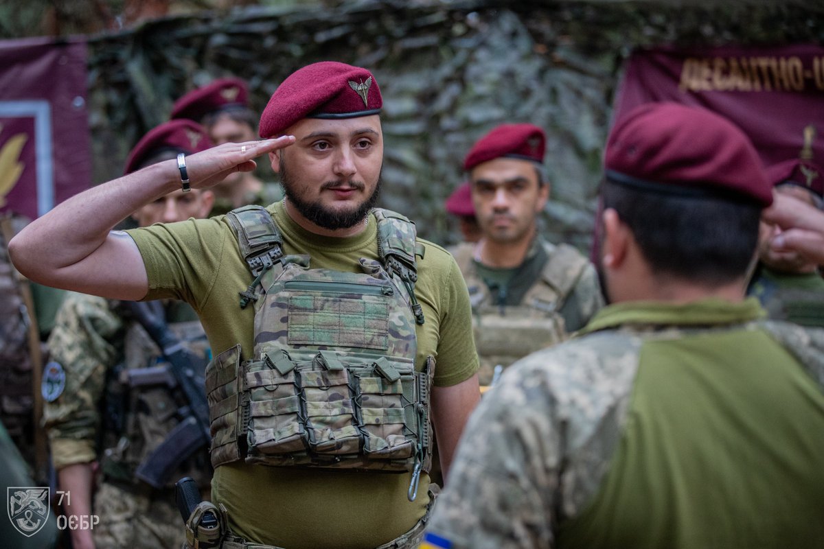 71brigade_AFU's tweet photo. Державні та відомчі нагороди, відзнаки 8-го корпусу ДШВ та бригади — це не просто відзнаки. Це символи вдячності й довіри всього українського народу до своїх воїнів.

Незалежність — це цінність, яку ми щодня захищаємо разом. https://t.co/XypneQBfh1