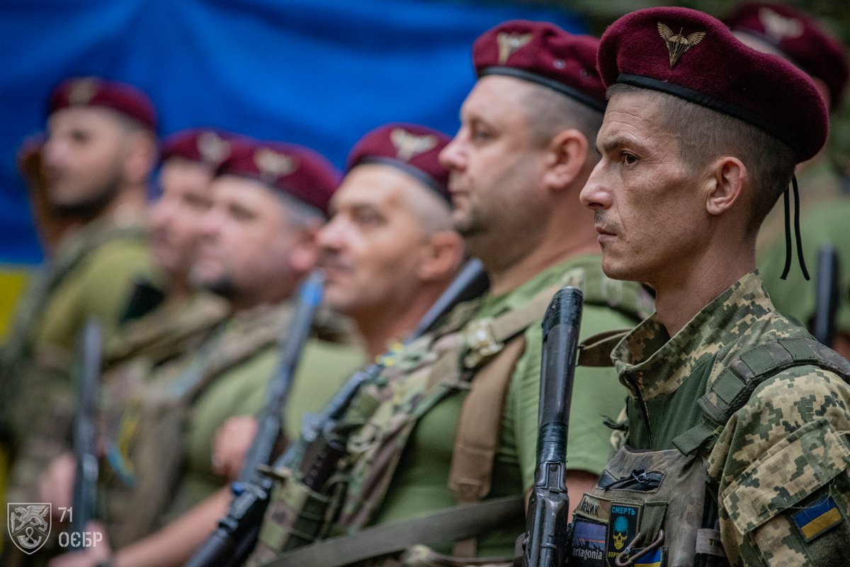 71brigade_AFU's tweet photo. Державні та відомчі нагороди, відзнаки 8-го корпусу ДШВ та бригади — це не просто відзнаки. Це символи вдячності й довіри всього українського народу до своїх воїнів.

Незалежність — це цінність, яку ми щодня захищаємо разом. https://t.co/XypneQBfh1