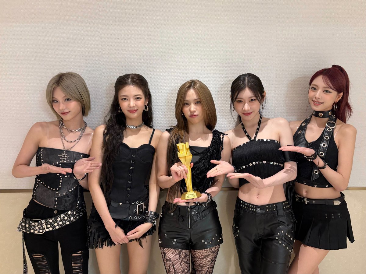 ITZYofficial's tweet image. ITZY, 중화권 대표 음악 시상식 &apos;2025 TIMA&apos;서
&apos;베스트 인터내셔널 스테이지 퍼포먼스 오브 더 이어&apos; 수상!
naver.me/FK051abQ

#ITZY #MIDZY @ITZYofficial
#TIMA #TIMA国际音乐大赏
#TMEliveInternationalMusicAward