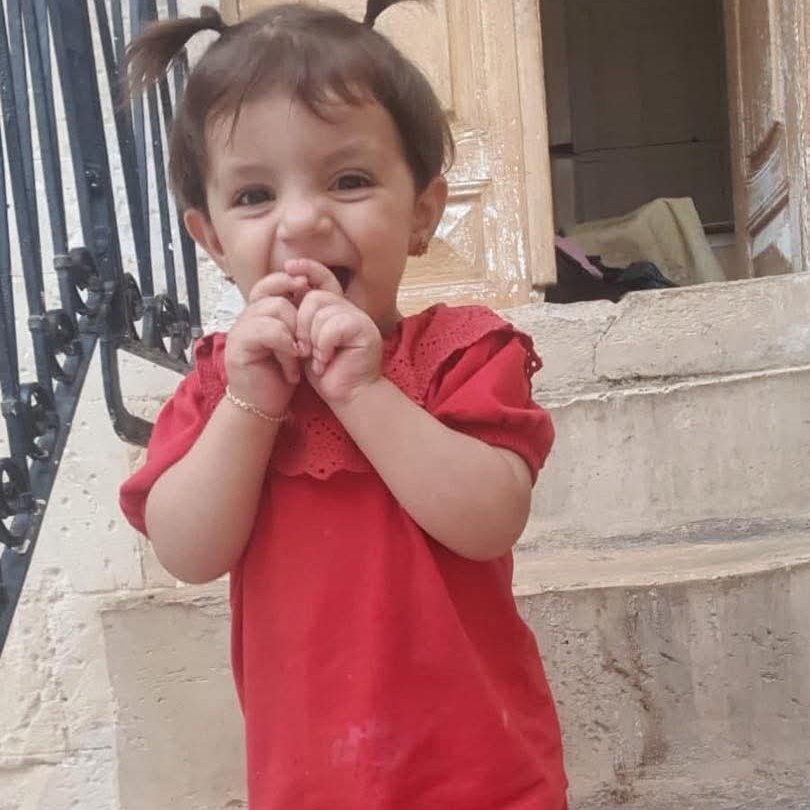 Kilis'te dün akşam saatlerinde kayıp olarak aranan iki yaşındaki kız çocuğu Arıc Aljaroukh metruk bir binadaki kuyuda ölü bulundu.