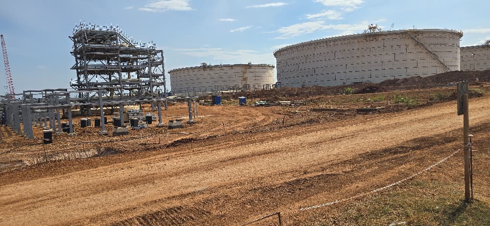 Ongoing construction works on the jetty and storage tanks at Tanga, Tanzania, where <a href="/EACOP_/">EACOP</a> will deliver Uganda’s crude oil before it is picked up by export vessels.

#UNOCAt10  

*Courtesy 📸