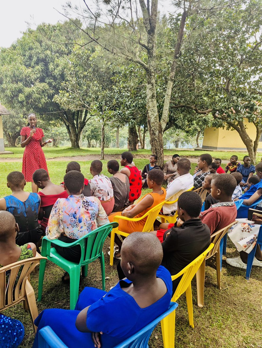 Yesterday, through our FlowWithEase campaign, we had a successsful menstrual hygiene outreach in Mishozi, Ibanda. FlowWithEase is geared towards ensuring menstrual dignity for girls in school breaks. Thank you <a href="/reachahand/">Reach A Hand Uganda</a> and <a href="/AFRIpadsFDN/">AFRIpads Foundation</a> for supporting this cause.
1/2