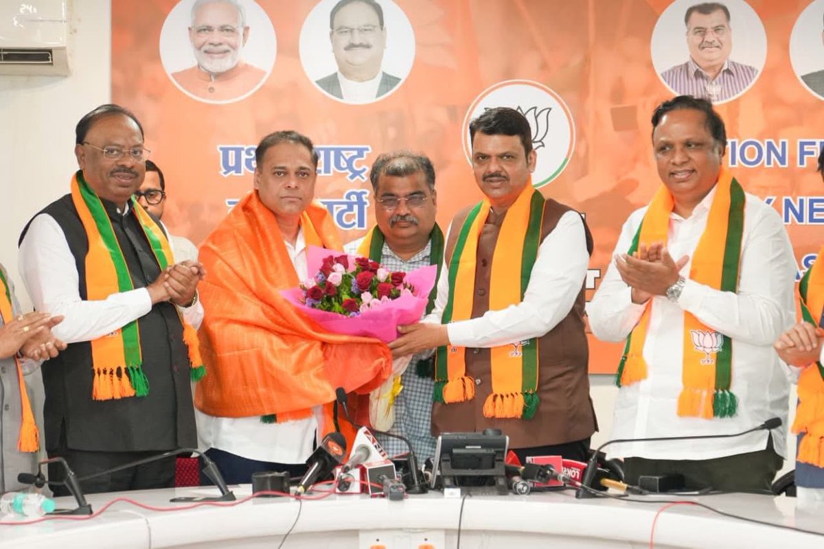 Chandrashekhar Bawankule (@cbawankule) on Twitter photo भारतीय जनता पार्टी मुंबईच्या अध्यक्षपदी अंधेरी पश्चिम विधानसभा मतदारसंघाचे भाजपा आमदार श्री. <a href="/AmeetSatam/">Ameet Satam</a> जी यांची नियुक्ती करण्यात आली आहे. मुख्यमंत्री आदरणीय <a href="/Dev_Fadnavis/">Devendra Fadnavis</a> जी, प्रदेशाध्यक्ष श्री. <a href="/RaviDadaChavan/">Ravindra Chavan</a> जी, मावळते भाजपा मुंबई अध्यक्ष व राज्याचे सांस्कृतिक कार्यमंत्री भारतीय जनता पार्टी मुंबईच्या अध्यक्षपदी अंधेरी पश्चिम विधानसभा मतदारसंघाचे भाजपा आमदार श्री. <a href="/AmeetSatam/">Ameet Satam</a> जी यांची नियुक्ती करण्यात आली आहे. मुख्यमंत्री आदरणीय <a href="/Dev_Fadnavis/">Devendra Fadnavis</a> जी, प्रदेशाध्यक्ष श्री. <a href="/RaviDadaChavan/">Ravindra Chavan</a> जी, मावळते भाजपा मुंबई अध्यक्ष व राज्याचे सांस्कृतिक कार्यमंत्री